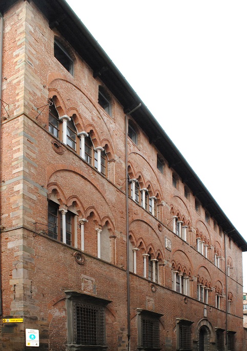 Facciata di Palazzo Guinigi, Lucca