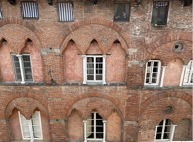 Palazzo Guinigi particolare delle finestre